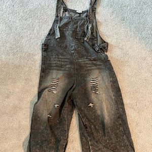 Easel cropped distressed overalls
